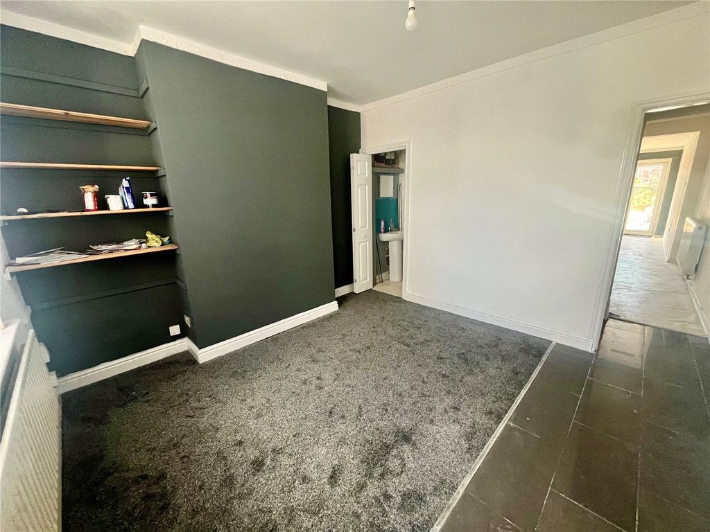 Property photo 2 of 8 Picture No. 17