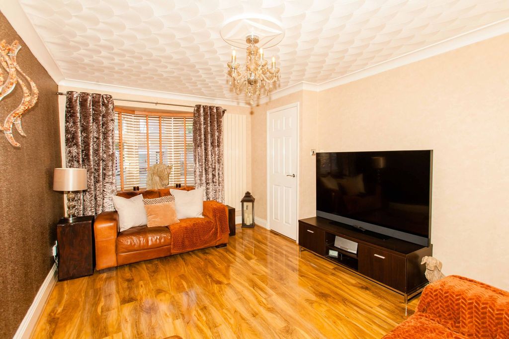Property photo 3 of 35