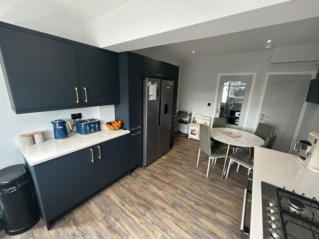Property photo 3 of 21 Kitchen/Diner