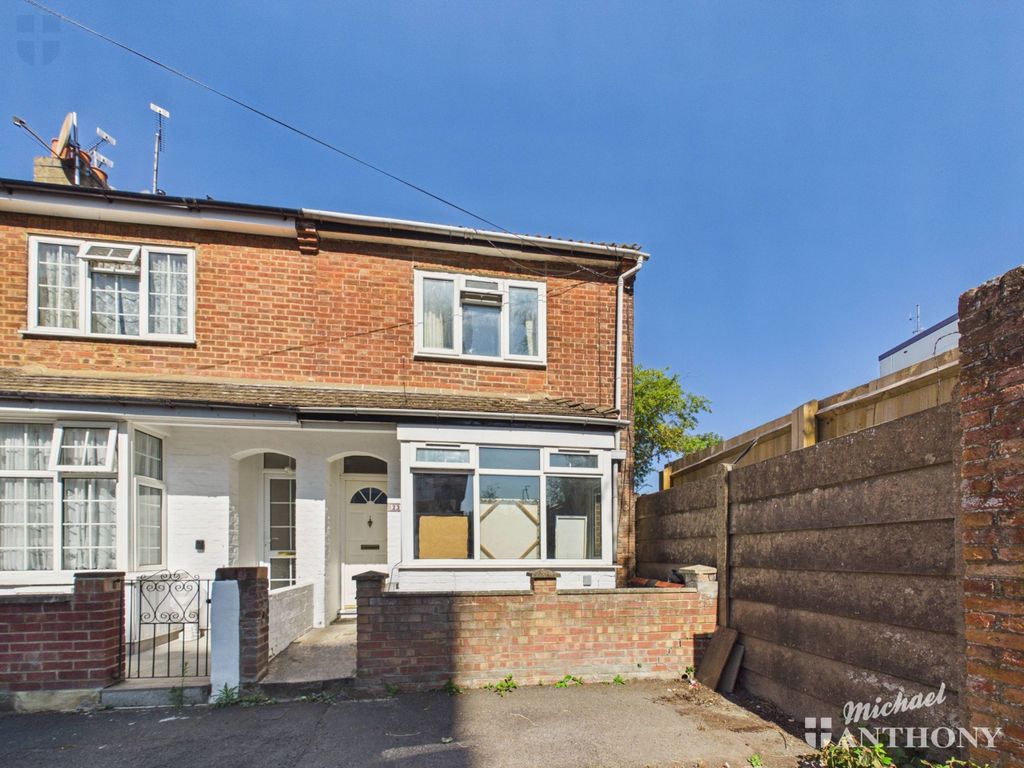 Property photo 1 of 8 Cam03852G0-Pr0745-Still015