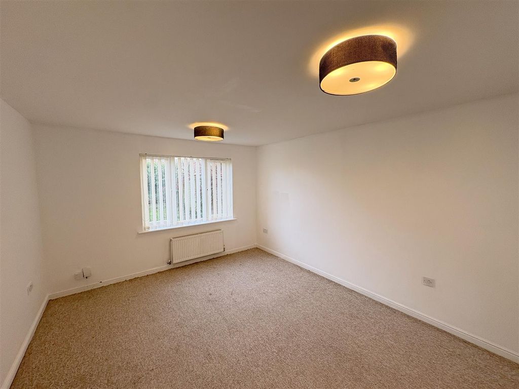 Property photo 2 of 16 Lounge