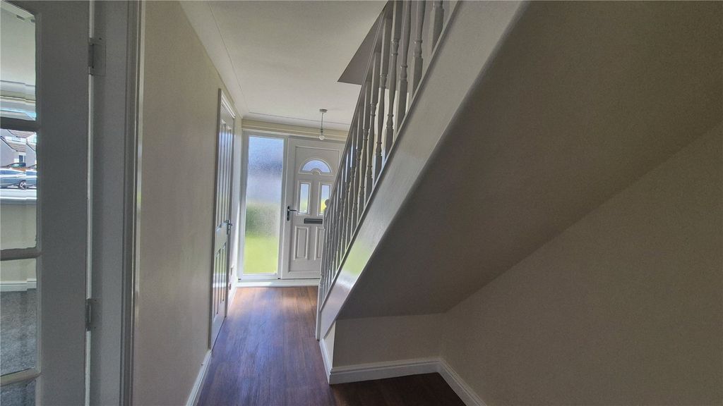 Property photo 3 of 14 Hallway