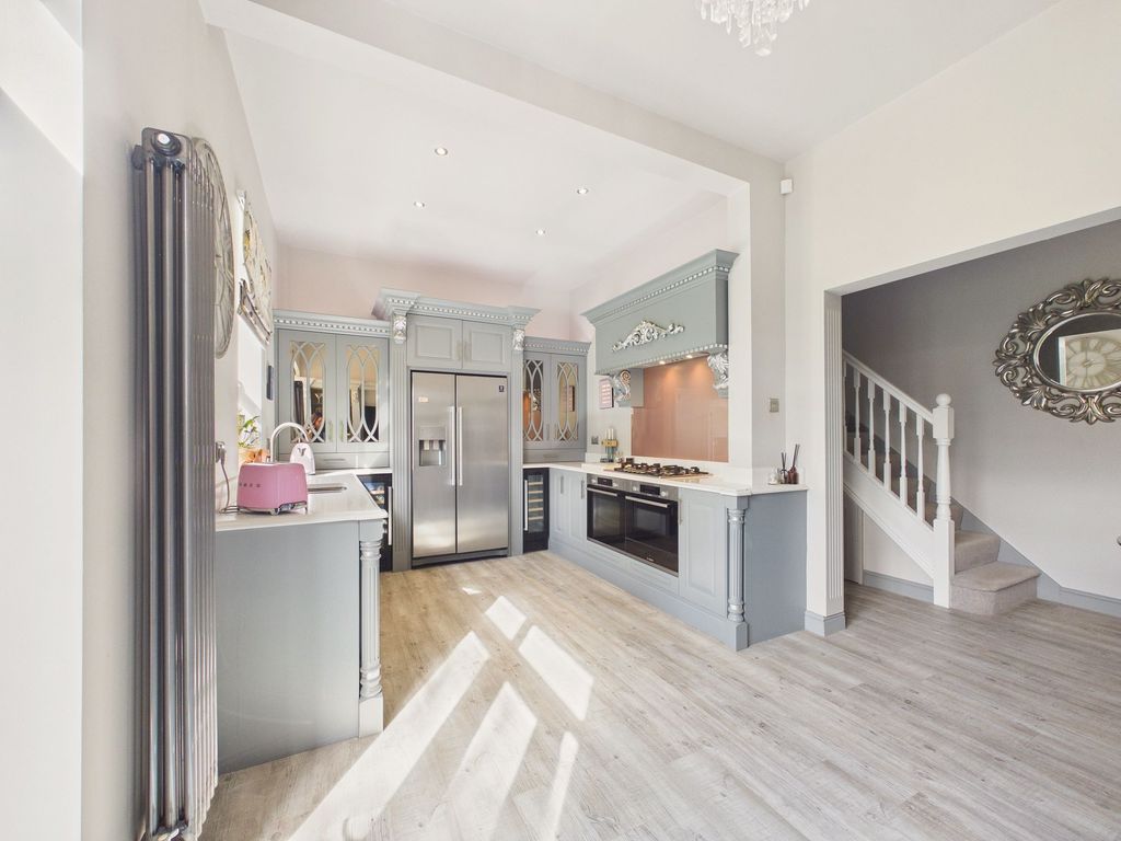 Property photo 3 of 16 Dining Kitchen