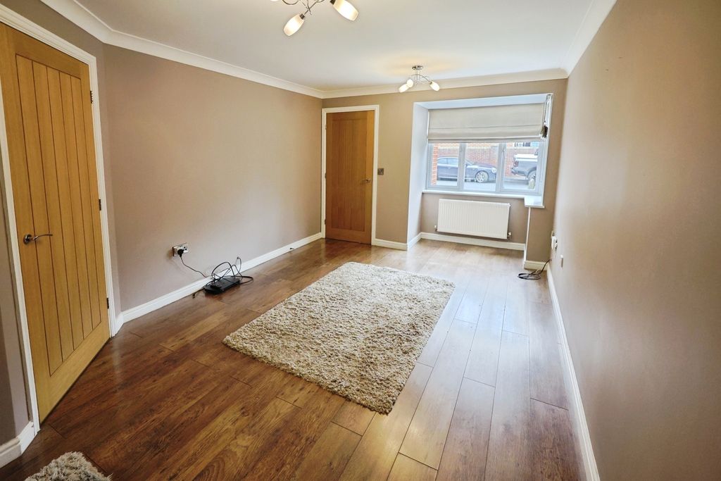 Property photo 3 of 16 Pbox-Img.Jpg