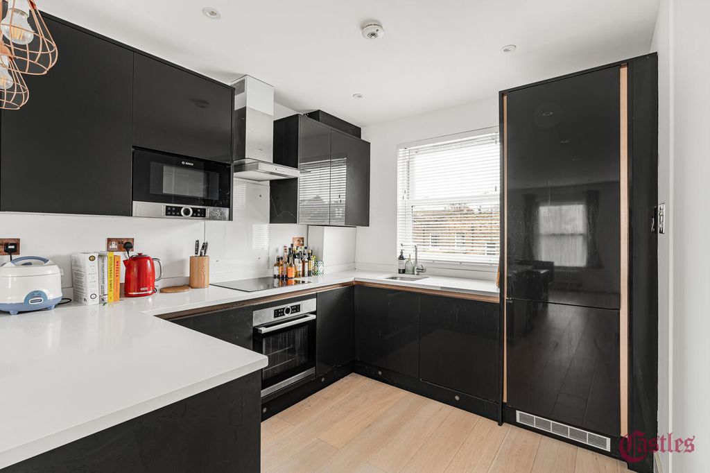 Property photo 3 of 21 Kitchen