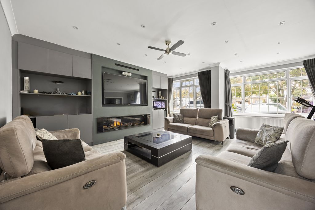 Property photo 2 of 22