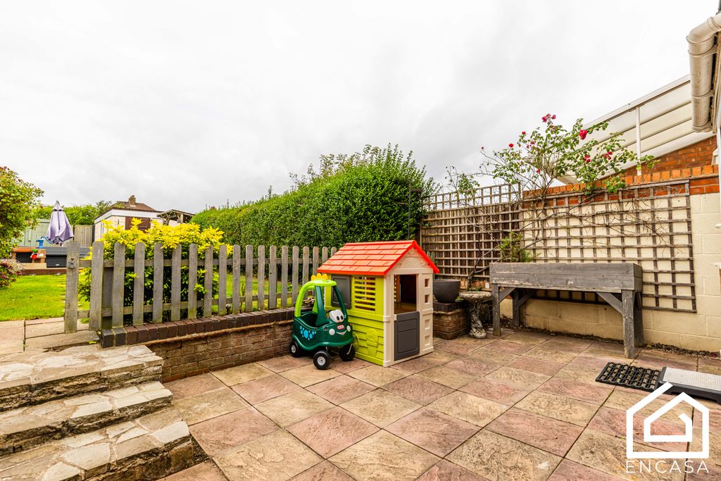 Property photo 2 of 20 Coventry Road-24
