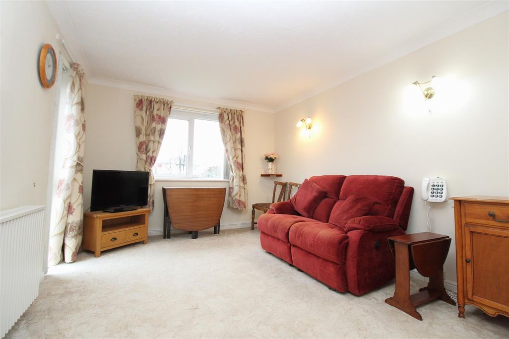 Property photo 3 of 10 Living Room