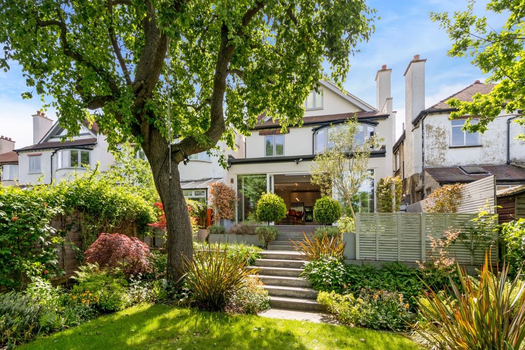 Property photo 3 of 23 15 Vallance Road ...