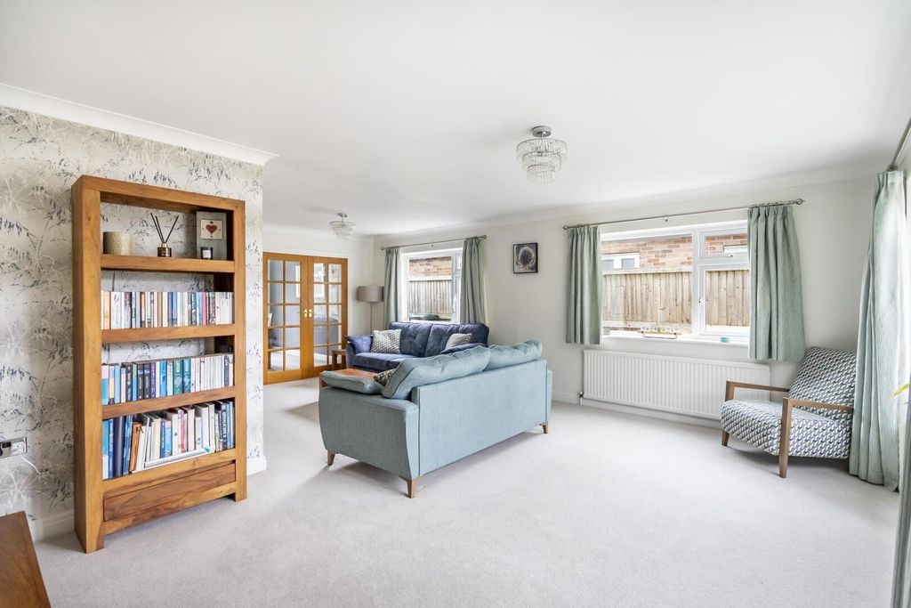 Property photo 3 of 25 Living Room