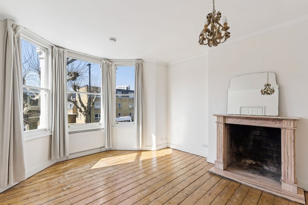 Property photo 1 of 19 105584 First Floo...