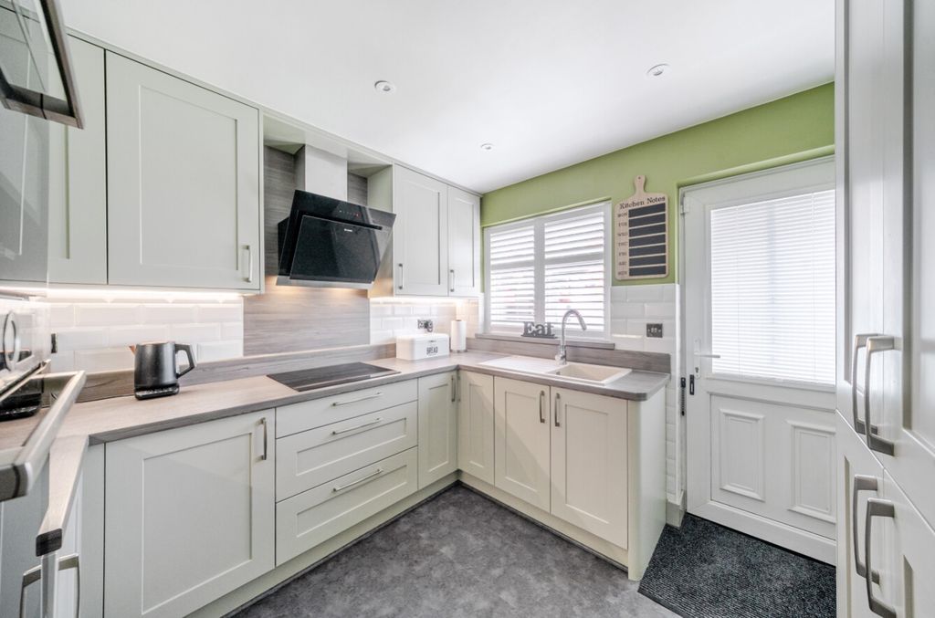 Property photo 2 of 19 1510910-7-1A01Eef13A2E8