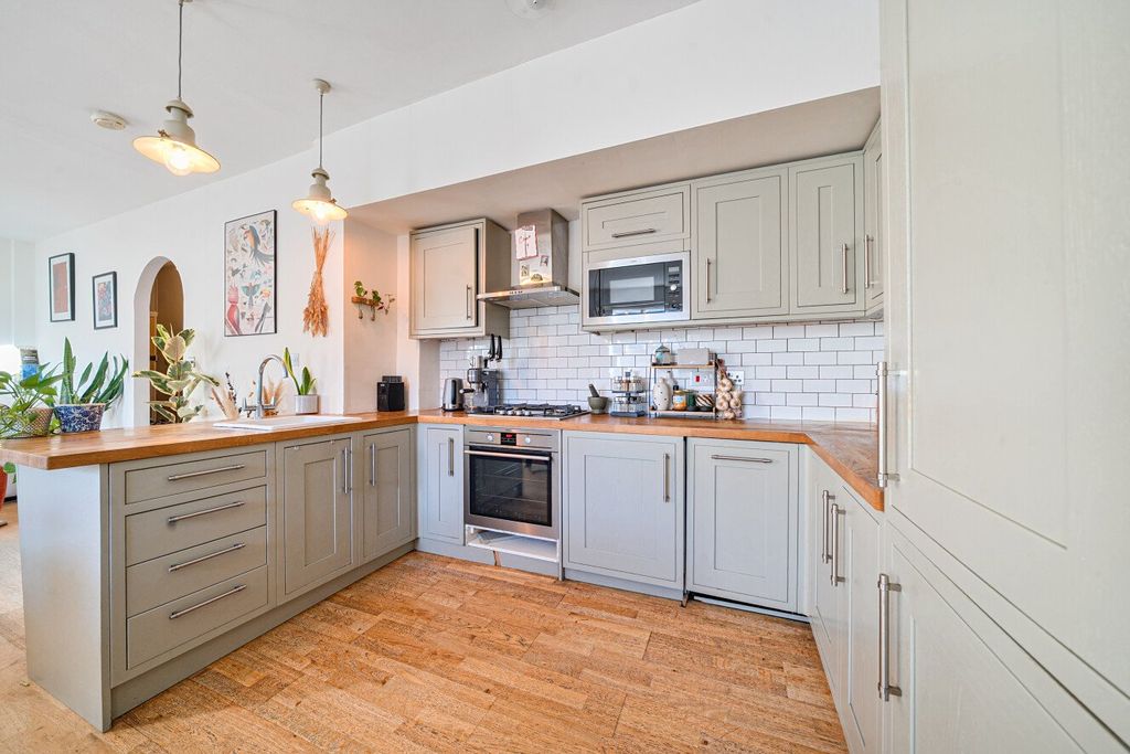 Property photo 2 of 19 Picture No. 18