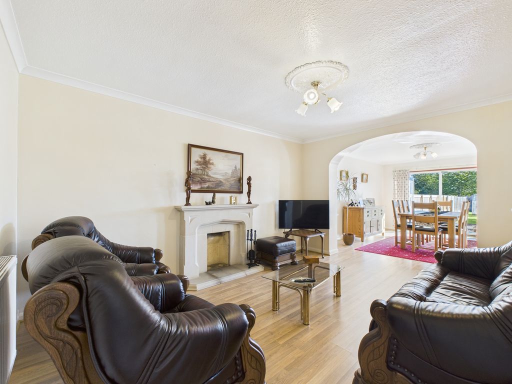 Property photo 3 of 26 Lounge