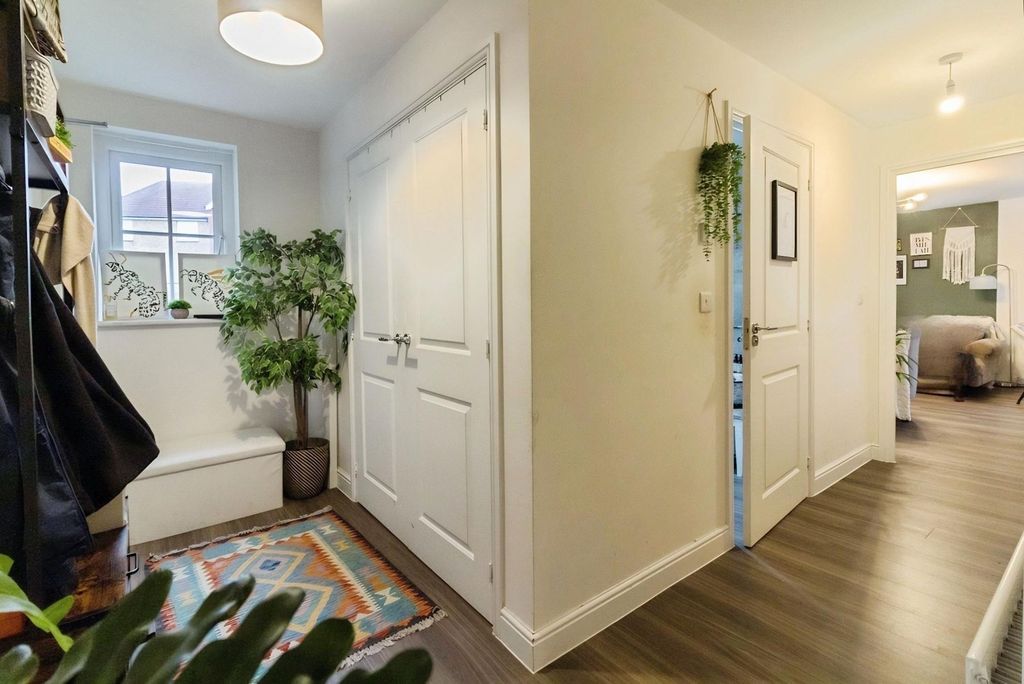 Property photo 2 of 26 Entrance Hall