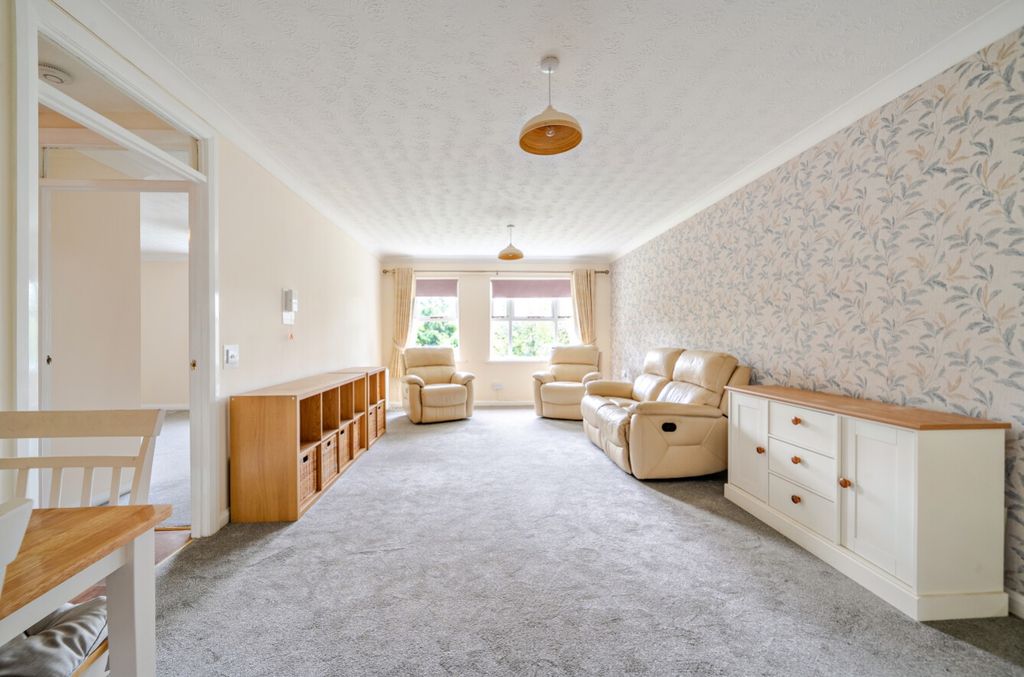 Property photo 3 of 10 1447965-9-69E2333Ca2208