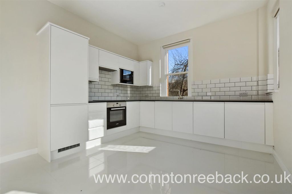 Property photo 1 of 8 Kitchen: