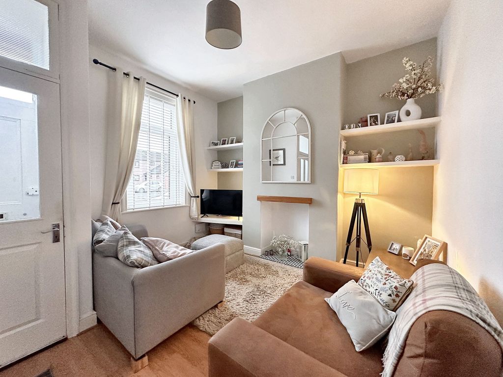 Property photo 2 of 12 Lounge