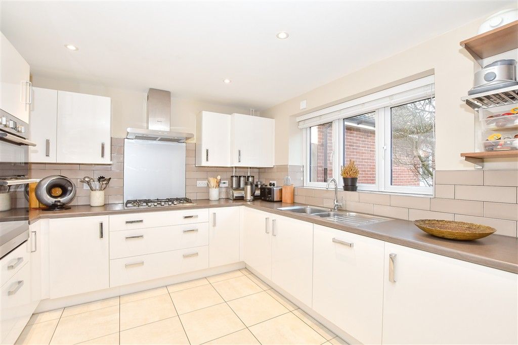 Property photo 1 of 16 Kitchen/Breakfast Room