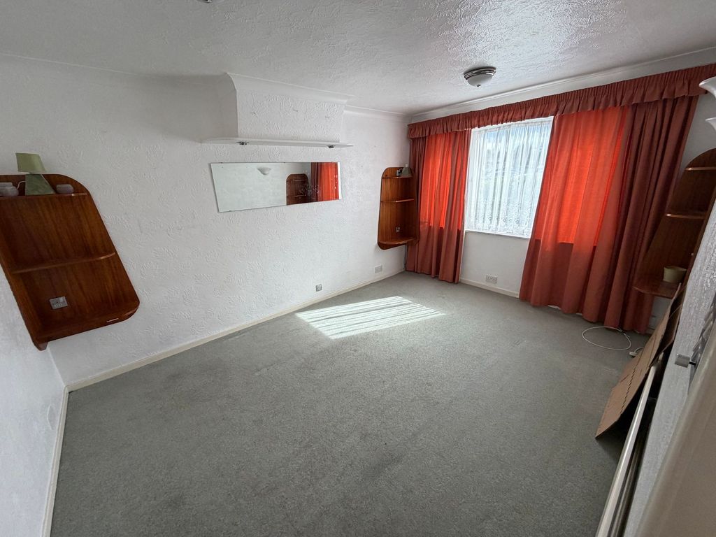 Property photo 3 of 13 Living Room