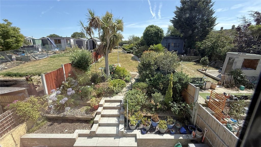 Property photo 2 of 27 Picture No. 12