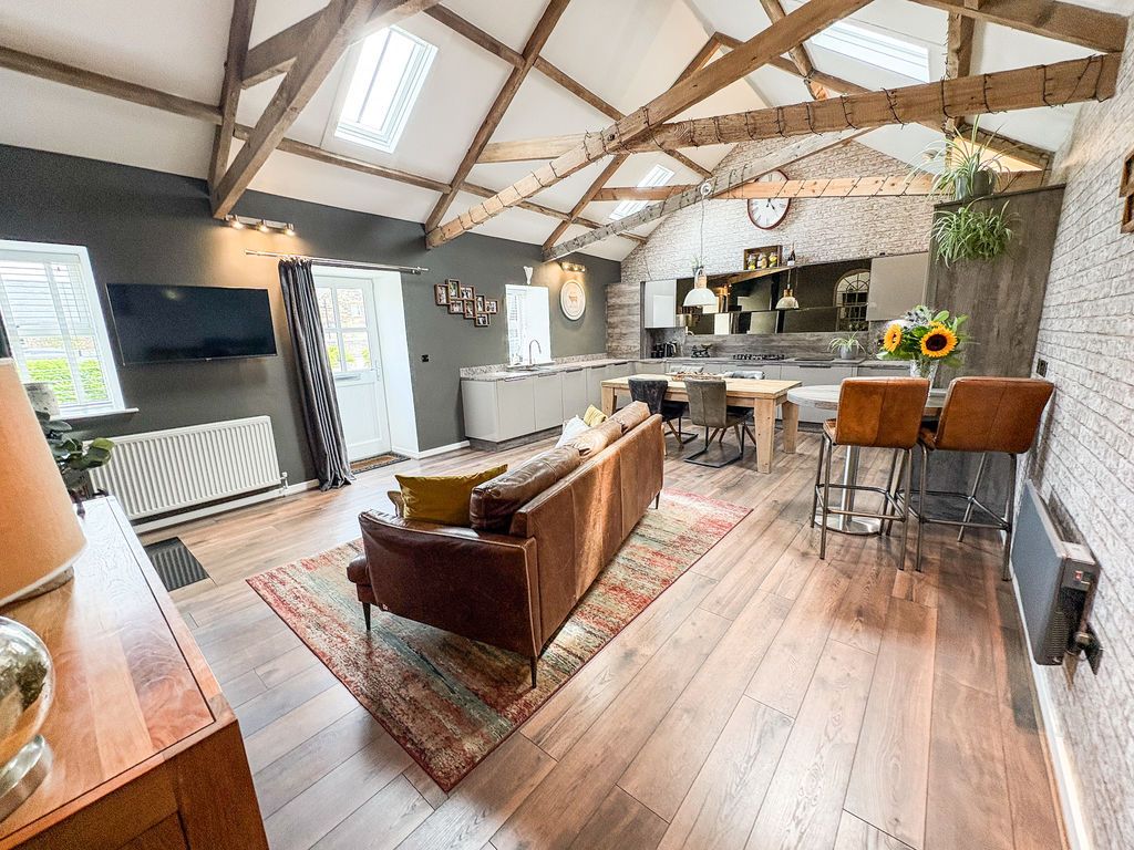 3 bed barn conversion for salePark Farm Barnes, Blyth NE24 photo 4