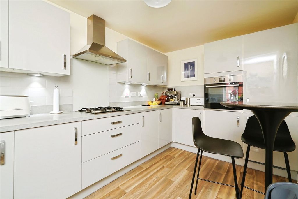 Property photo 2 of 24 Picture No. 21