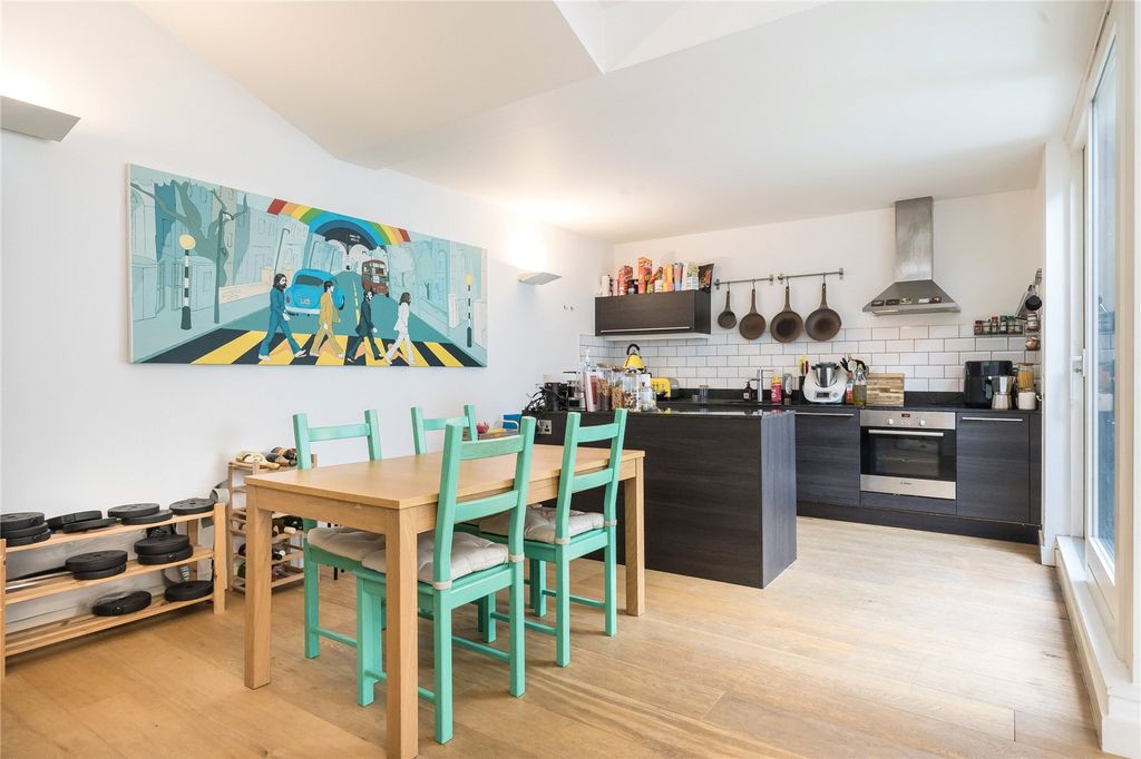 Property photo 3 of 8 Kitchen/Diner