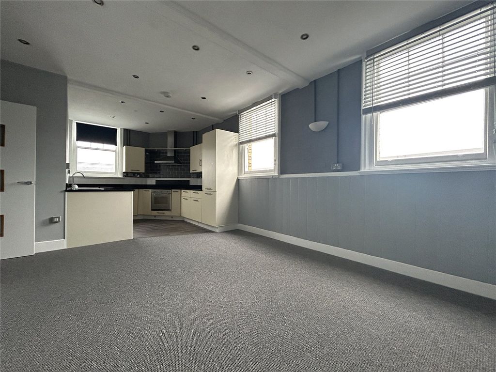 Property photo 3 of 8 Picture No. 02