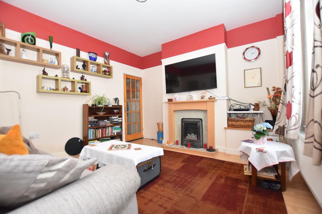 Property photo 3 of 14 Lounge (2).Jpg