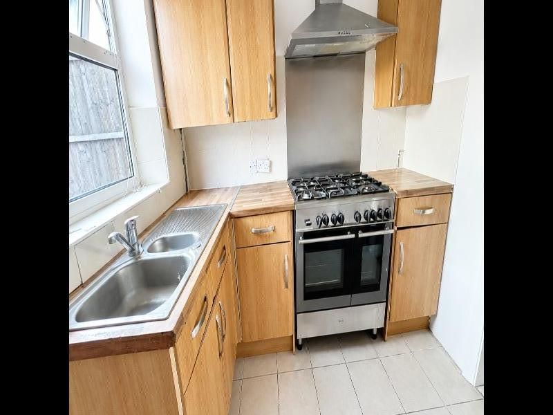 Property photo 2 of 10 Kitchen