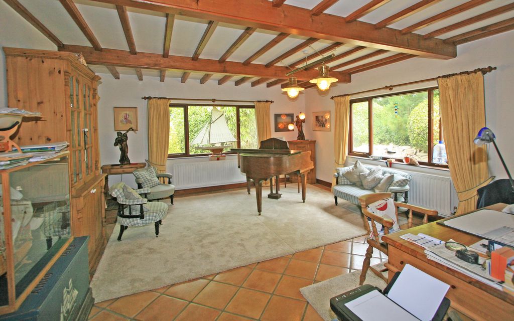 Property photo 2 of 25