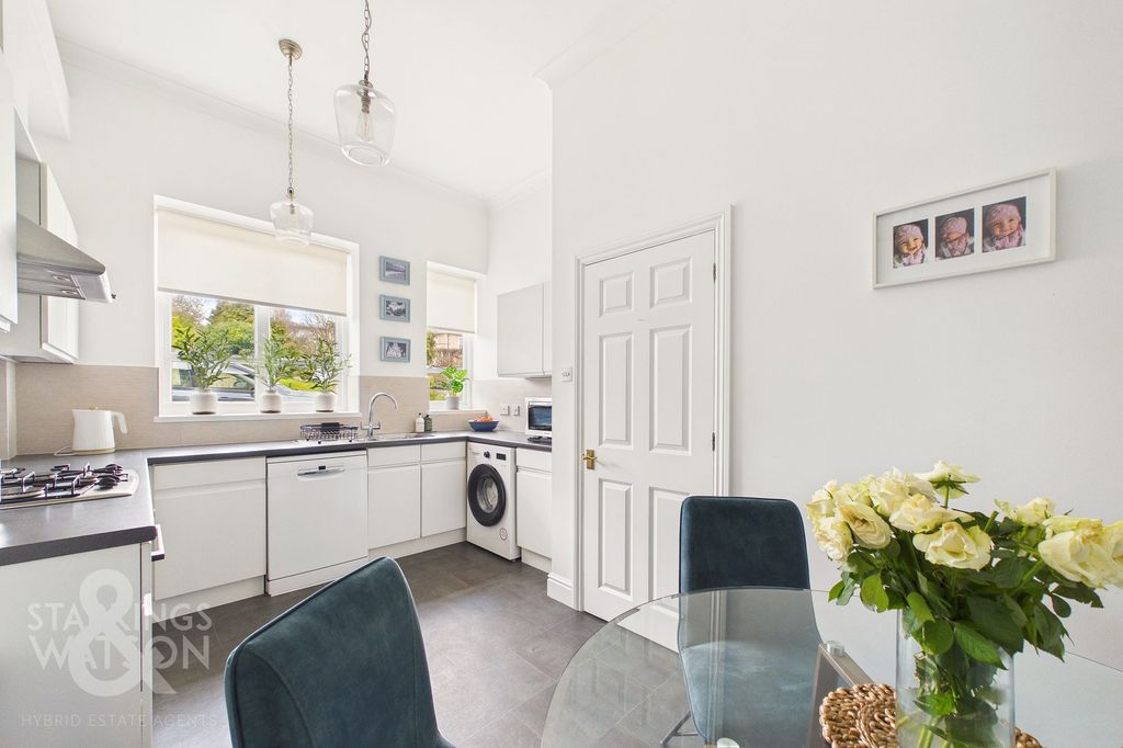 Property photo 3 of 28