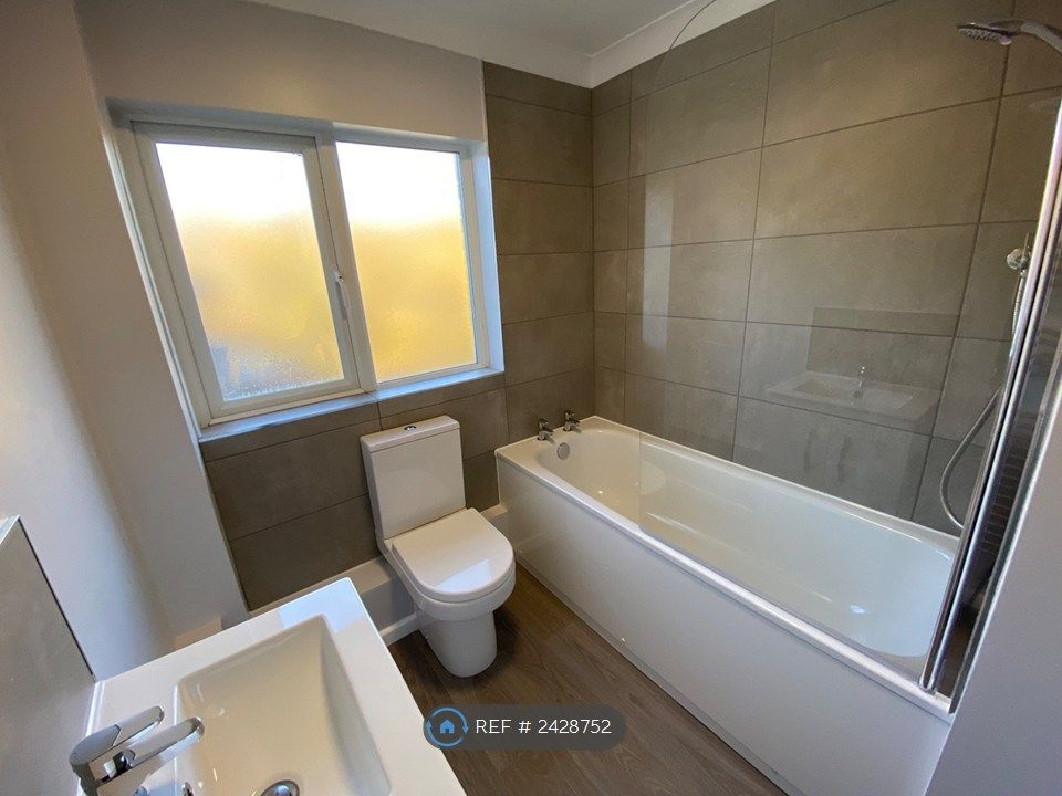 Property photo 3 of 7 Bathroom