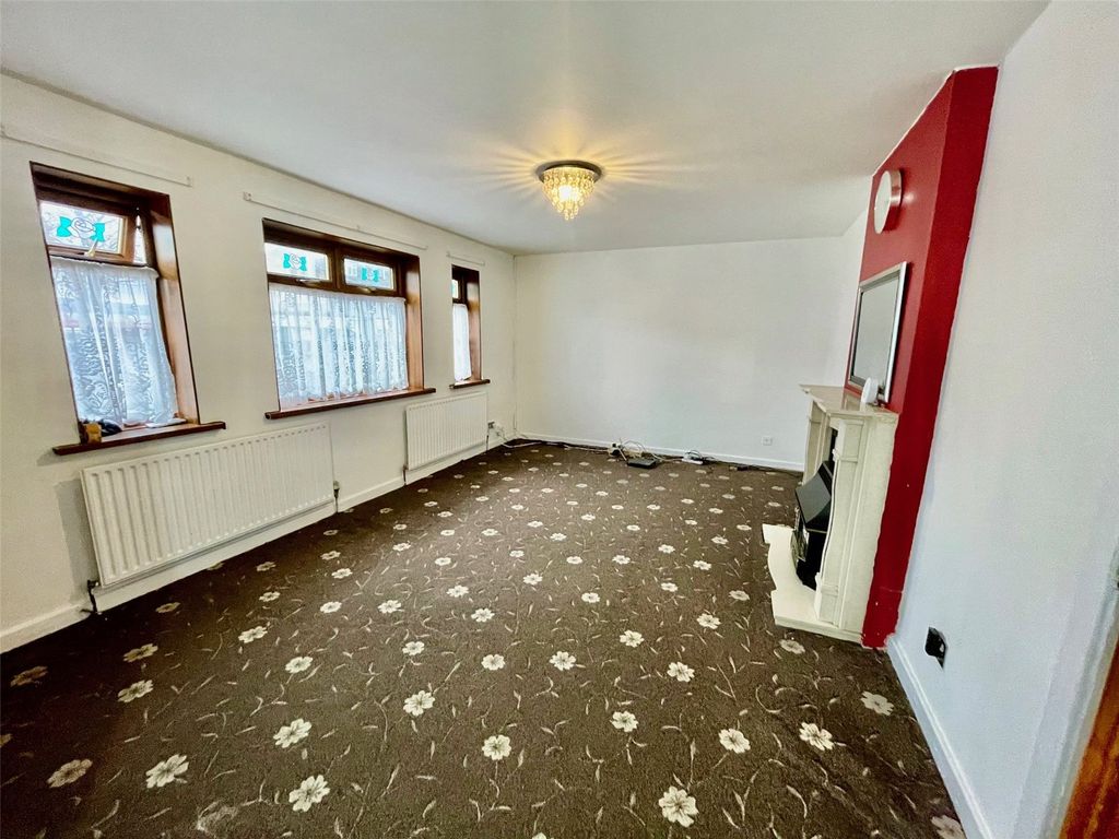 Property photo 2 of 15 Picture No. 11