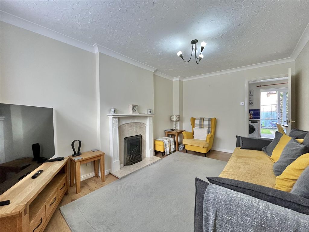 Property photo 3 of 12 Lounge