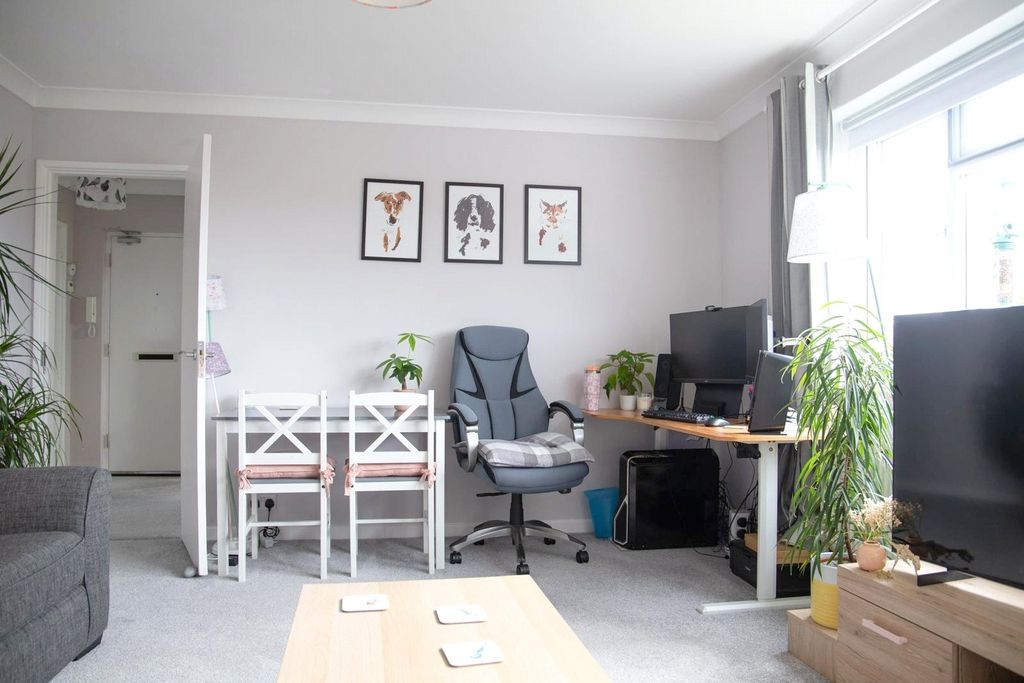 Property photo 3 of 10 Picture No. 12