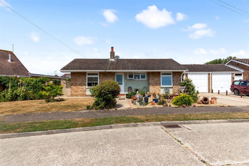 Property photo 1 of 23 1 Brookside Close Photos-018.Jpg