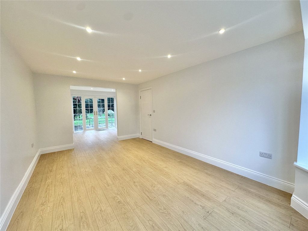 Property photo 2 of 19 Picture No. 12