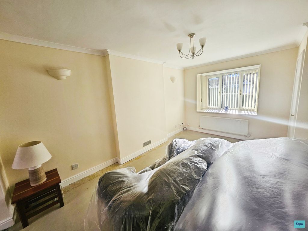 Property photo 2 of 18 Lounge