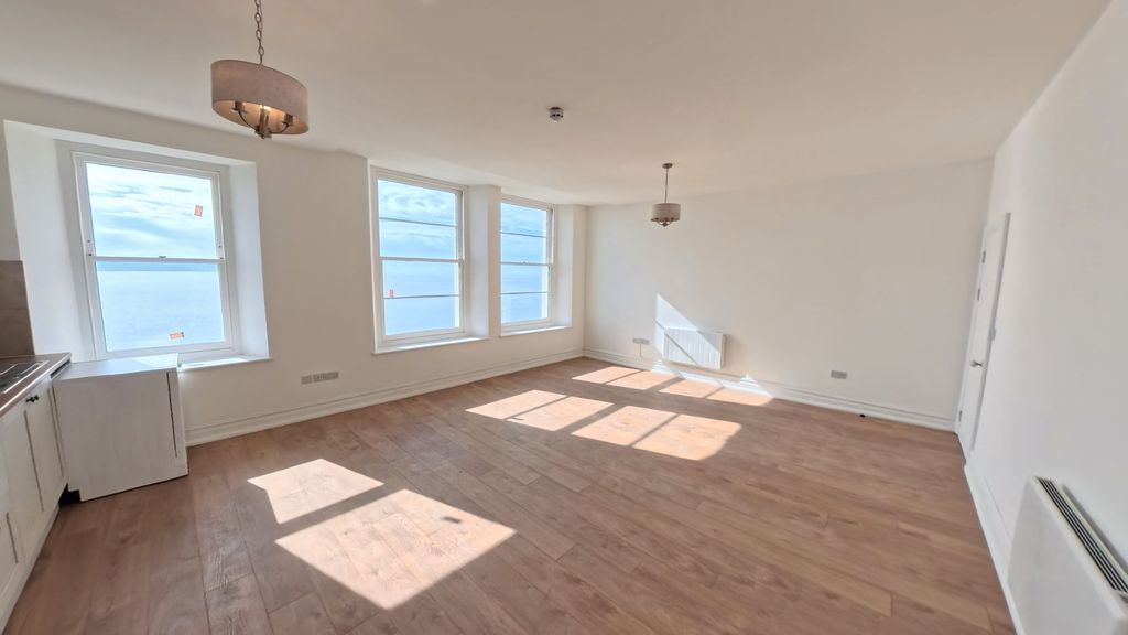 Property photo 3 of 10 Lounge Area