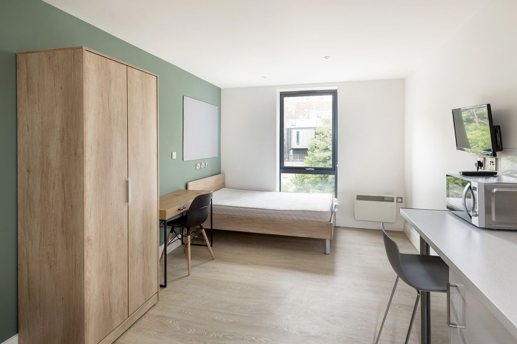 Property photo 1 of 3 A Spacious And Bright Double Bedroom, Perfect For ...