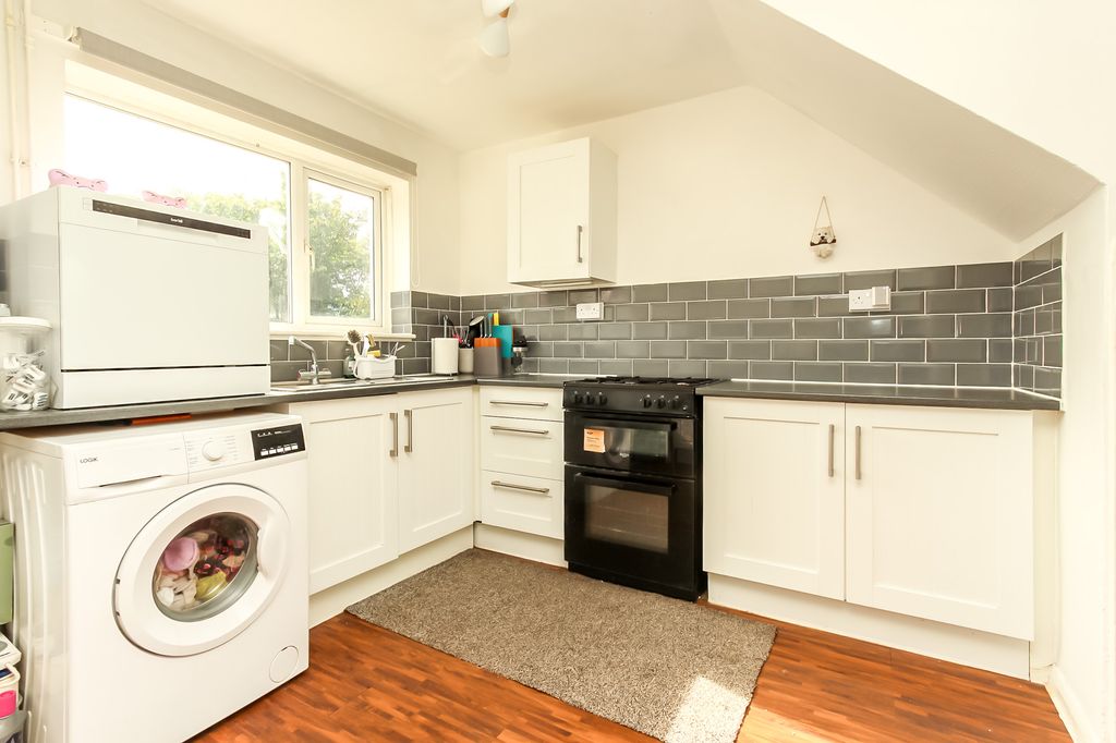 Property photo 2 of 9 Kitchen