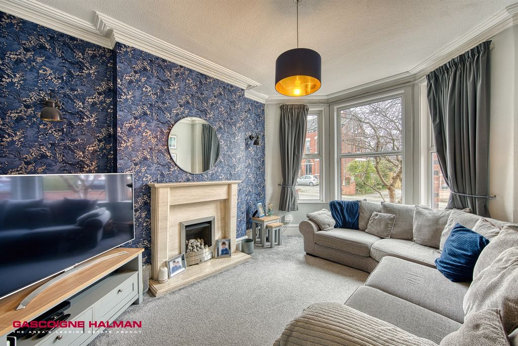 Property photo 3 of 17 Living Room