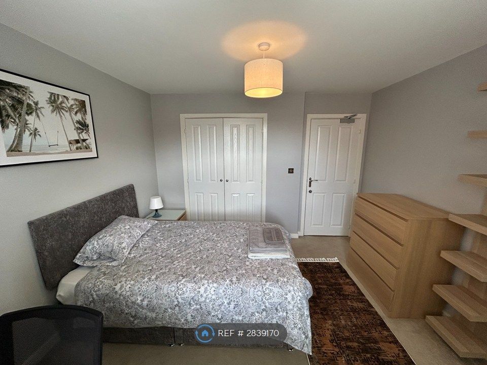 Property photo 3 of 17 Room 3