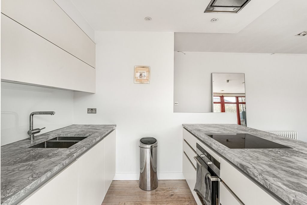 Property photo 3 of 19 Reception/Kitchen