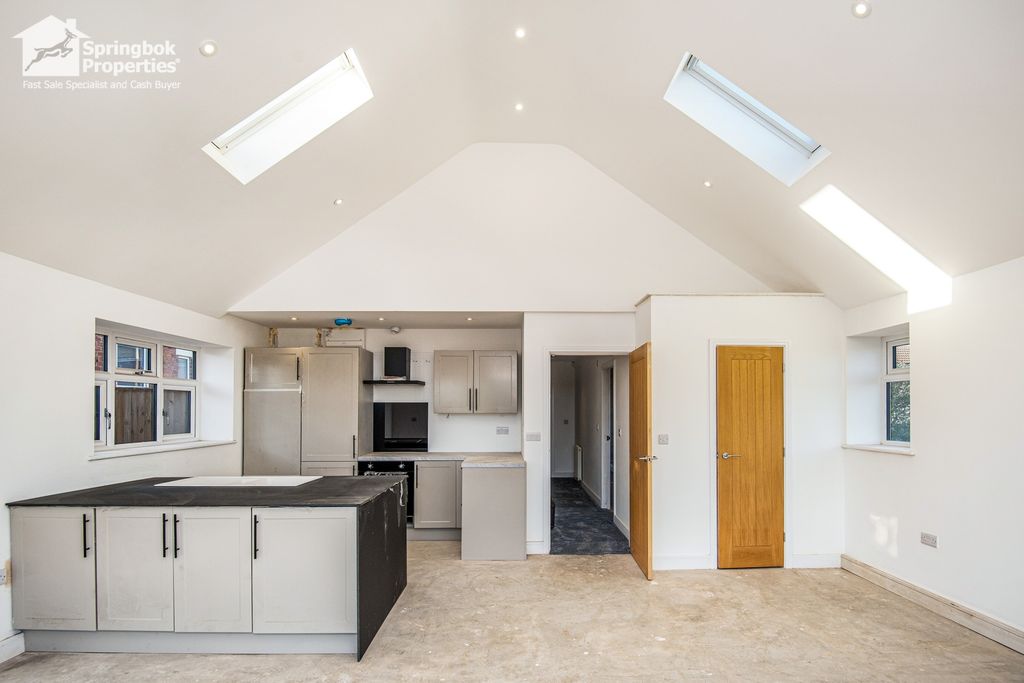 Property photo 3 of 21 Image 2