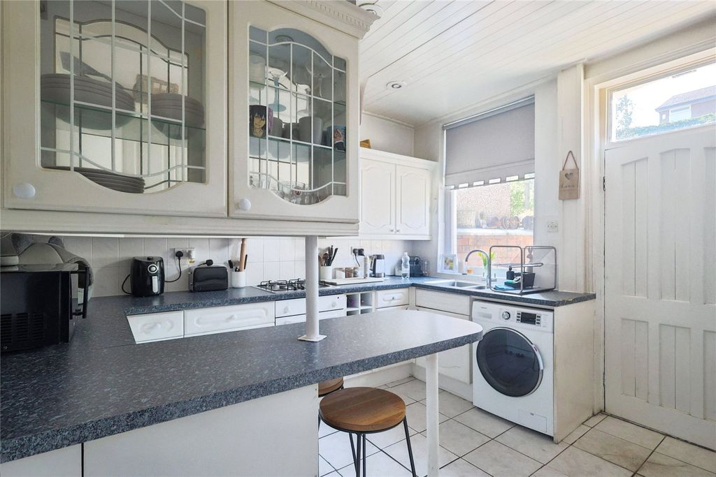 Property photo 3 of 16 Kitchen