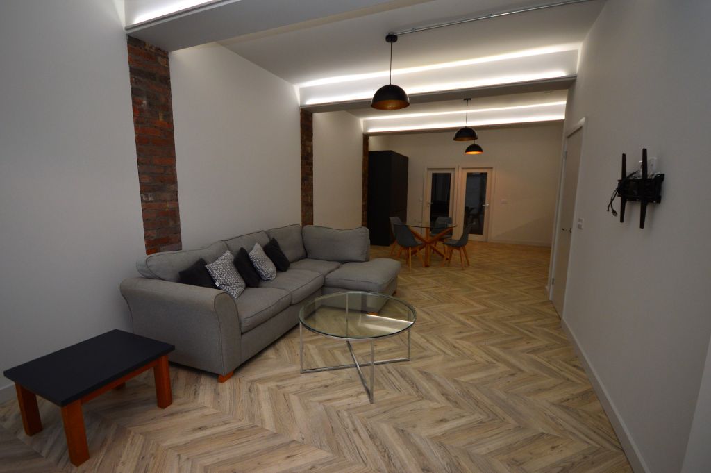 Property photo 2 of 6 3 Faringdon House Lo