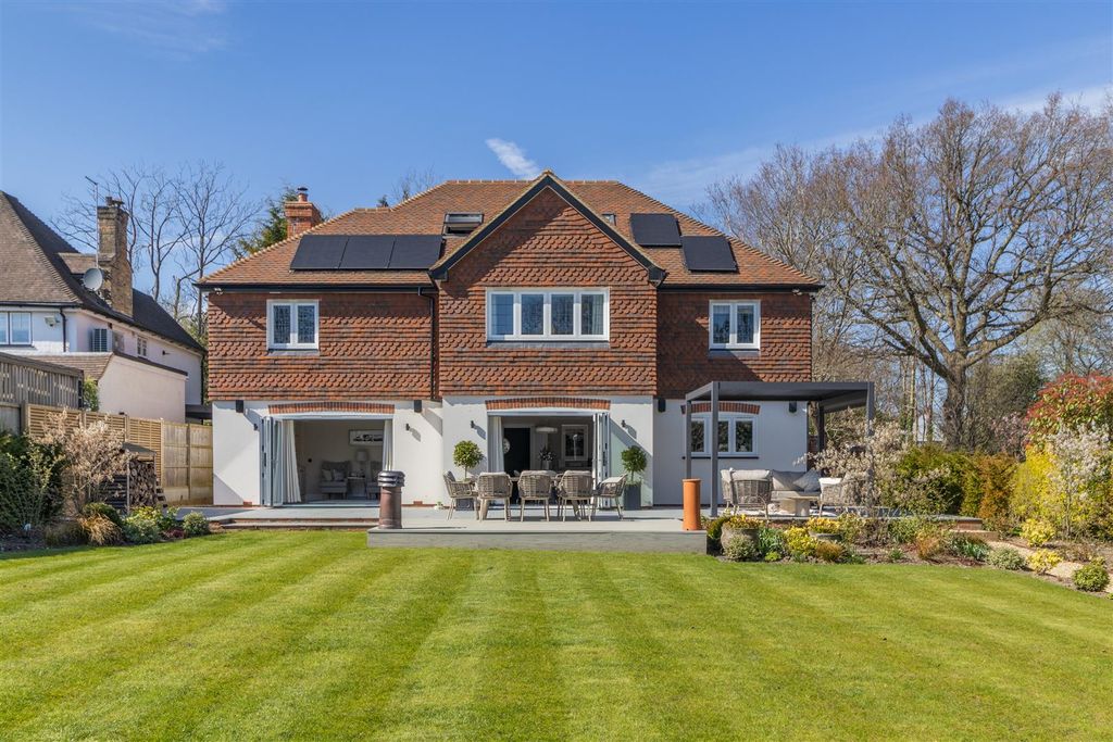 Property photo 2 of 19 8642397-Exterior10.Jpg